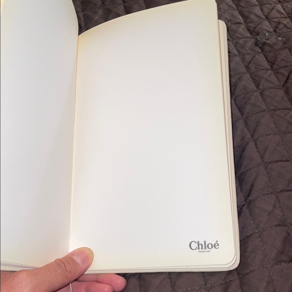 Chloé Parfum Notebook - Picture 2 of 3